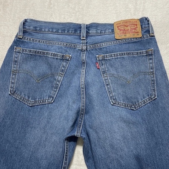 Levis 550 92' Relaxed Denim with Taper below the knee - Picture 5 of 15